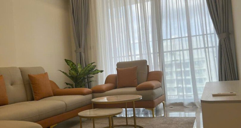 z6005309109938 0a6d9486152aab5d28ec7f1b6b51bc12 810x430 - Cho thuê căn hộ Midtown M8 tầng 19 3 phòng full nội thất giá 2300$/tháng