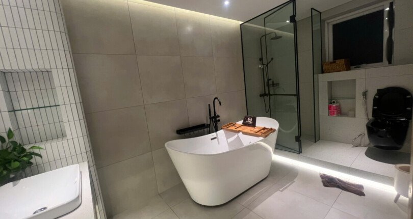 z6007376667991 73e6a33972456834e0dcd1afac288646 810x430 - Bán căn hộ Riverside Residence tầng 18 180m 3 phòng giá 15,5 tỷ TL