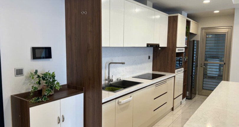 z6011915257935 692fb93e7ff90ac4d4b92d045f350ed3 810x430 - Bán Midtown M6 Phú Mỹ Hưng tầng 6 120m 3pn giá 11,8 tỷ có ô xe