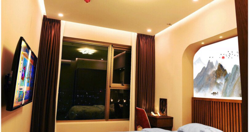 z6020380846211 79809cec1b8f99220ad23843b08f14d2 810x430 - Cho Thuê Midtown M8 Tầng 22 88m 2 phòng giá 1300usd/th