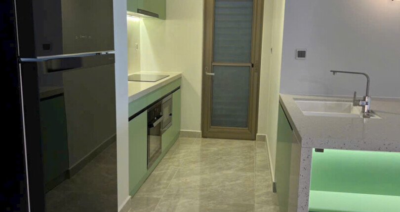 z6029445900313 f9905fc674b593f8f5f8354785ac62d5 810x430 - Bán căn hộ Midtown M8 tầng 6 81m 2pn giá 8,2 tỷ