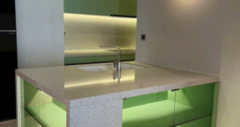 z6029445918636 5727881b4ff5b956cc8dca23570b69a9 810x430 - Bán căn hộ Midtown M8 tầng 6 81m 2pn giá 8,2 tỷ