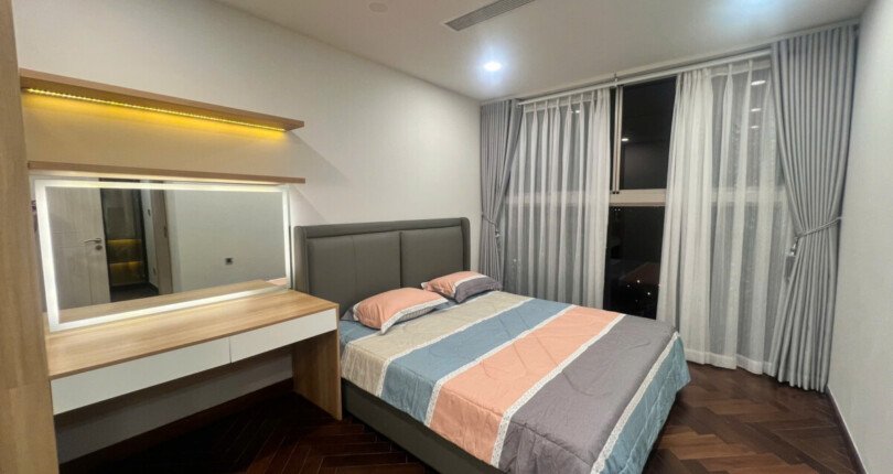 z6043617405580 406c8f31fae64a43810af6eb91b9c722 810x430 - Bán căn hộ Midtown M6 tầng 10 127m 3 phòng view biệt thự