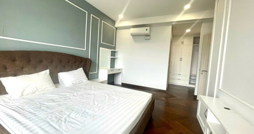 z6047664007049 8c7a01fd6af639a034b5b921b13d3497 810x430 - Cho thuê chung cư Midtown M5 Tầng 12 135m 3 phòng giá 1700$