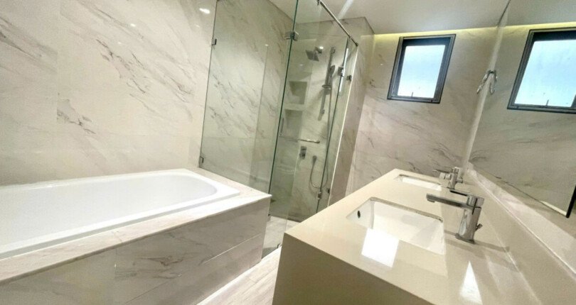 z6047664011587 062da1f4b51024ac1c8742975e30a1be 810x430 - Cho thuê chung cư Midtown M5 Tầng 12 135m 3 phòng giá 1700$