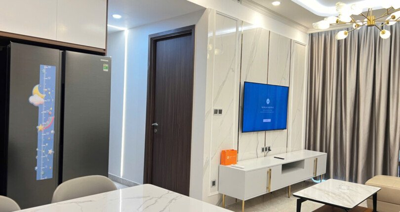 z6060824309063 9658381ea231603d7db21d1dddd5f6cd 810x430 - Cho Thuê Midtown M8 Tầng 6, dt 81m 2 phòng, full nội thất giá 1400usd/tháng