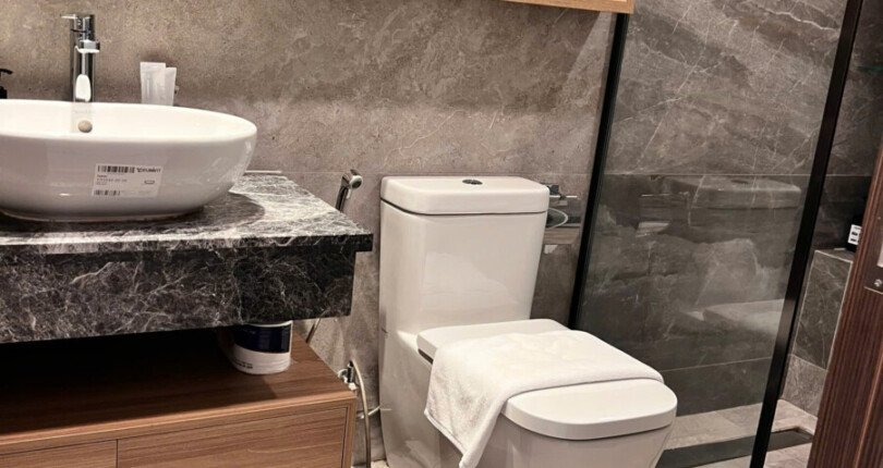 z6060824331401 c3f1a8eb7c9aef90768a240877852f40 810x430 - Cho Thuê Midtown M8 Tầng 6, dt 81m 2 phòng, full nội thất giá 1400usd/tháng