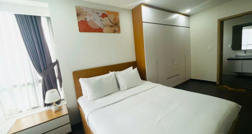 z6060828134508 a713367e0a3985308c873ce269f6dcef 810x430 - Cho Thuê Hưng Phúc Tầng 5 dt 110m 3 phòng full nội thất giá 32 triệu