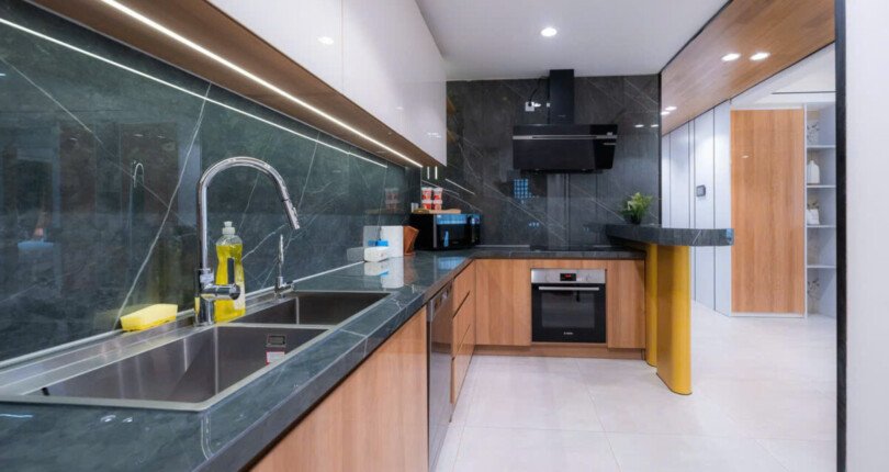 z6060830055518 e23c63ae400cc16489bbec5e3fb9c89e 810x430 - Cho thuê căn hộ Antonia Tầng 19 124m 3 phòng giá 2300usd/tháng