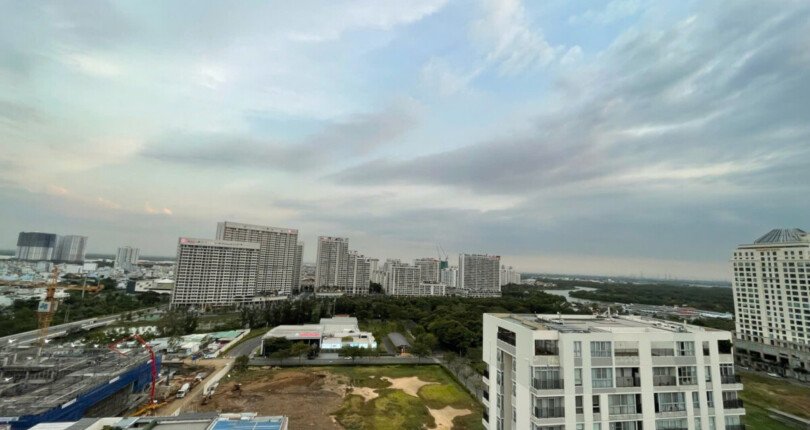 z6061100854895 f885cffd862d85fc5fc073df61e9177f 810x430 - Cho thuê Penthouse Star Hill 306m 4 phòng ngủ Giá 58 triệu/tháng