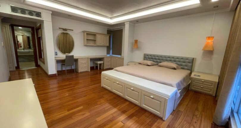 z6061100868353 6121a430e8b51a3b5042b6f15aa76512 810x430 - Cho thuê Penthouse Star Hill 306m 4 phòng ngủ Giá 58 triệu/tháng