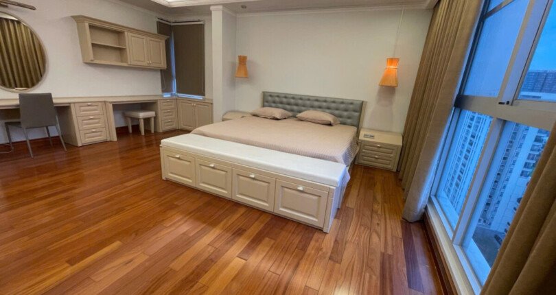 z6061100911758 60e7548939c34df1eee774a8dc9e749b 810x430 - Cho thuê Penthouse Star Hill 306m 4 phòng ngủ Giá 58 triệu/tháng