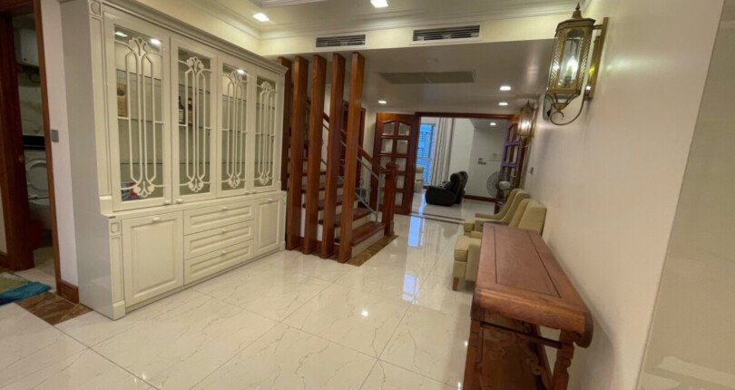 z6061100955553 3e23a2044b5de87be93281c16579d2c7 810x430 - Cho thuê Penthouse Star Hill 306m 4 phòng ngủ Giá 58 triệu/tháng