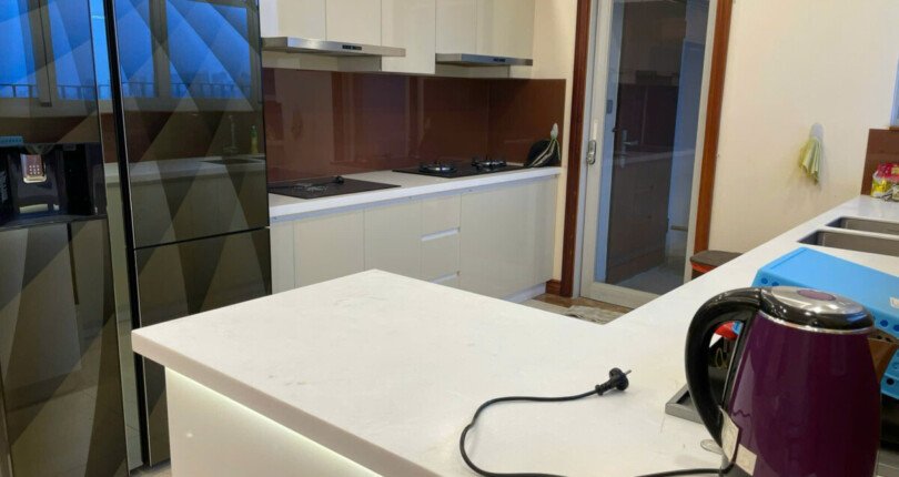 z6061100958921 719ae693120a8befbd2c432511ad1ba3 810x430 - Cho thuê Penthouse Star Hill 306m 4 phòng ngủ Giá 58 triệu/tháng