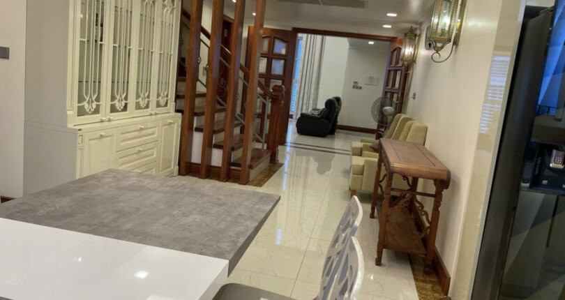 z6061100966343 abf37f2b565ae05ffbd771c27fd52139 810x430 - Cho thuê Penthouse Star Hill 306m 4 phòng ngủ Giá 58 triệu/tháng