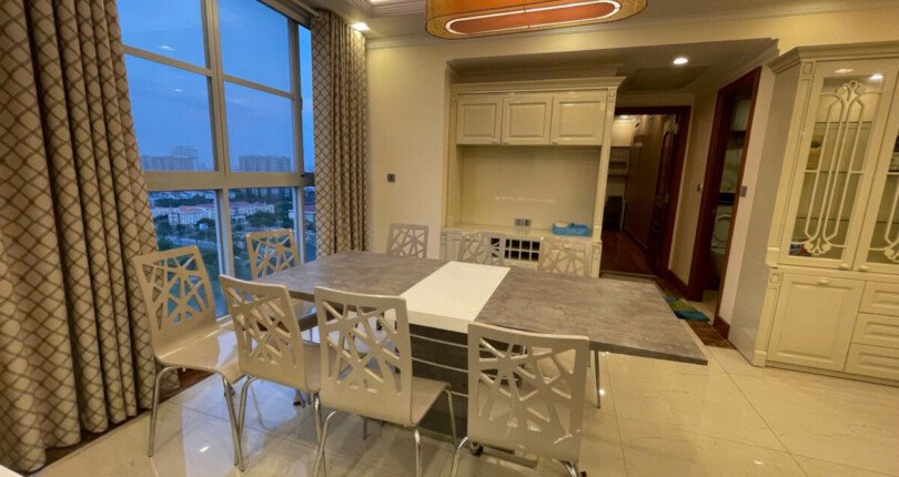 z6061100970697 438e0213b0d01274428c604ac198fba5 810x430 - Cho thuê Penthouse Star Hill 306m 4 phòng ngủ Giá 58 triệu/tháng