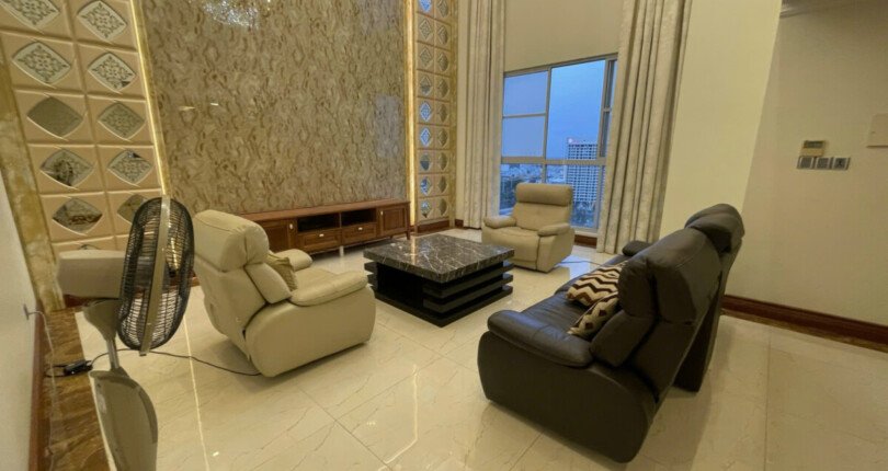 z6061100999339 2a92e06c27527cb4cf7b64f7547ff26a 810x430 - Cho thuê Penthouse Star Hill 306m 4 phòng ngủ Giá 58 triệu/tháng