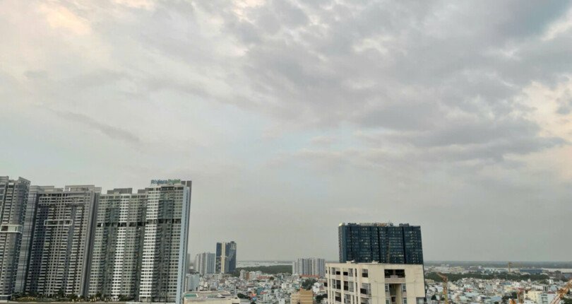 z6061101024100 58d8c2017e2599e0b4fc1c09298f93da 810x430 - Cho thuê Penthouse Star Hill 306m 4 phòng ngủ Giá 58 triệu/tháng