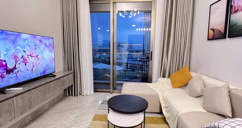 z6066076140919 7005f4f215d45f293d6071df17009e5d 810x430 - Cho Thuê Midtown M8 80m 2 phòng full nội thất giá 1400 usd/tháng