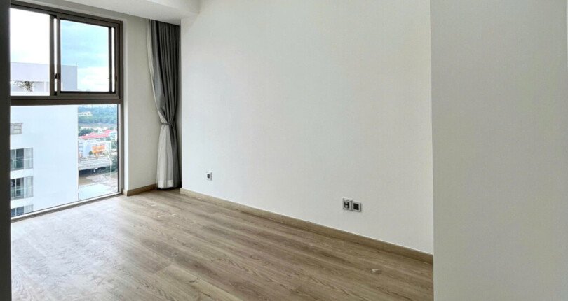 z6076659840171 3d866a5bea2ee23e3e9a761bd4f3b211 810x430 - Cho thuê Midtown M7 Bloc A Tầng 15 98m 3 phòng full nội thất giá 1500usd/tháng