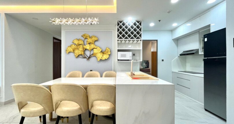 z6076659925456 e5be9388ca7e03760f2d470d19c94af0 810x430 - Cho thuê Midtown M7 Bloc A Tầng 15 98m 3 phòng full nội thất giá 1500usd/tháng