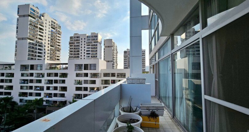 ban cong can ho ban 2 810x430 - Giá mua bán căn hộ 3pn Block 3a chung cư Garden Court 1 Quận 7 T12/2024