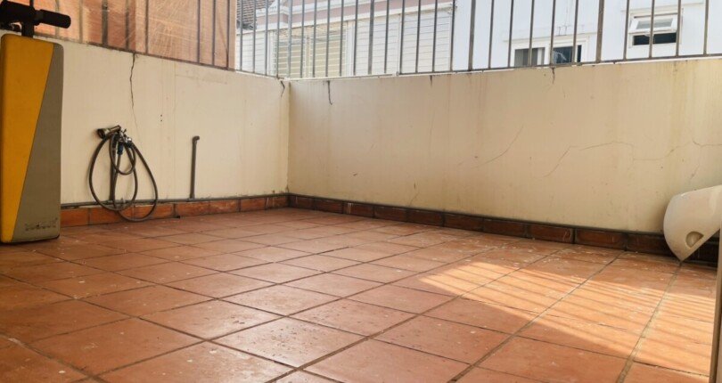 ban cong san thuong 810x430 - Cho thuê căn hộ nhỏ Studio Phú Mỹ Hưng Quận 7 T12/2024