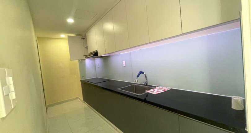 bep can ho ban 1 810x430 - Bán căn hộ chung cư Hưng Phúc, 78m2, 02pn, giá 5.4 tỷ, view Biệt Thự, xem nhà dễ.