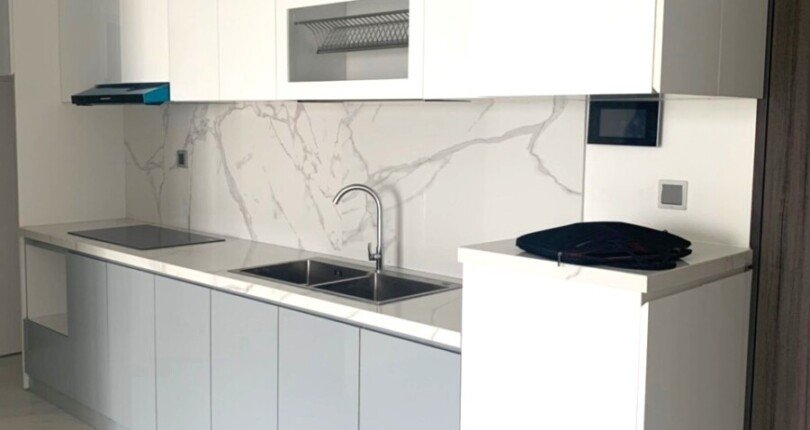 bep trong can ho ban 1 810x430 - Giá mua bán căn hộ 2 phòng ngủ block C view biệt thự chung cư Midtown M7 Phú Mỹ Hưng T12/2024