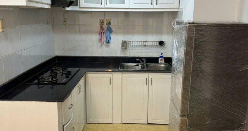 bep trong can ho ban 810x430 - Giá mua bán căn hộ 1 phòng ngủ block M chung cư Hưng Vượng 2 Quận 7 T12/2024