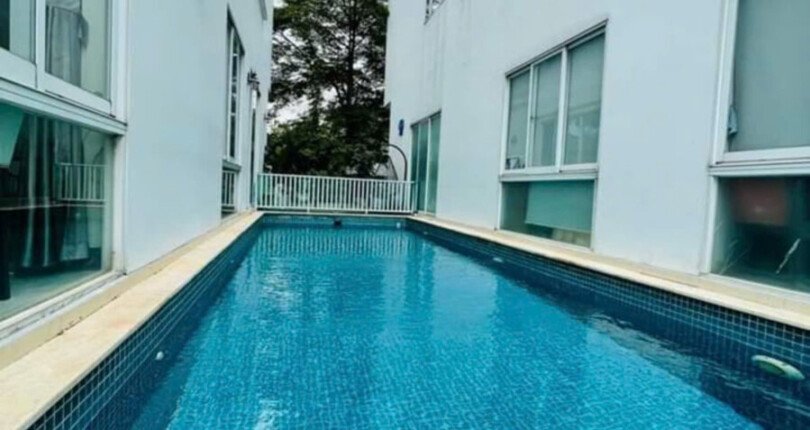 can anh ho boi nha biet thu cho thue 810x430 - Giá cho thuê nhà biệt thự nguyên căn có hồ bơi kdc Everrich 3 Quận 7 T12/2024