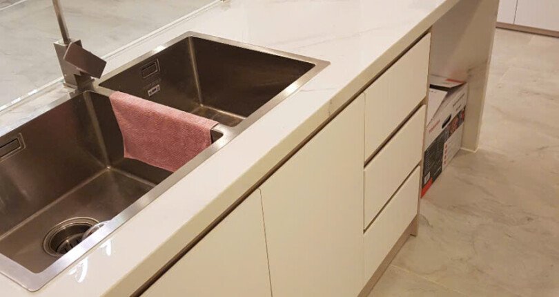 can canh bep 1 810x430 - Giá mua bán căn hộ 2pn block B chung cư Cardinal Court Phú Mỹ Hưng Quận 7 T12/2024