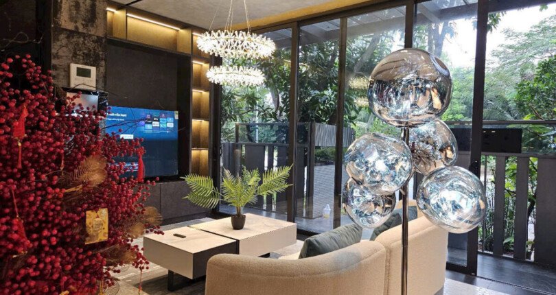 can canh chi tiet thiet bi noi that phong khach nha biet thu ban 810x430 - Giá mua bán nhà Biệt thự nguyên căn 4 phòng ngủ kdc Hưng Thái 2 Phú Mỹ Hưng Quận 7 T12/2024