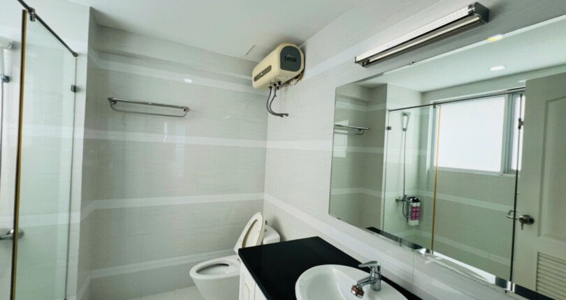 can ho ban co 2 toilet day du thiet bi nhu hinh 3 810x430 - Giá mua bán căn hộ 3pn 135m2 block A.03 chung cư Happy Valley Phú Mỹ Hưng