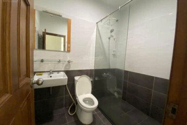 can-ho-ban-co-2-toilet-day-du-thiet-bi-nhu-hinh