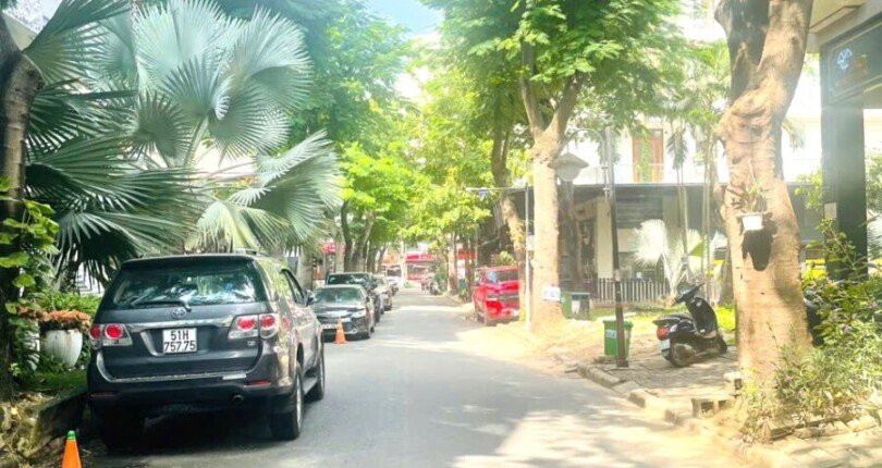 duong noi khu hung gia 2 quan 7 810x430 - Bán nhà phố nguyên căn đường Nội khu Hưng Gia 2 Phú Mỹ Hưng Quận 7 T12/2024