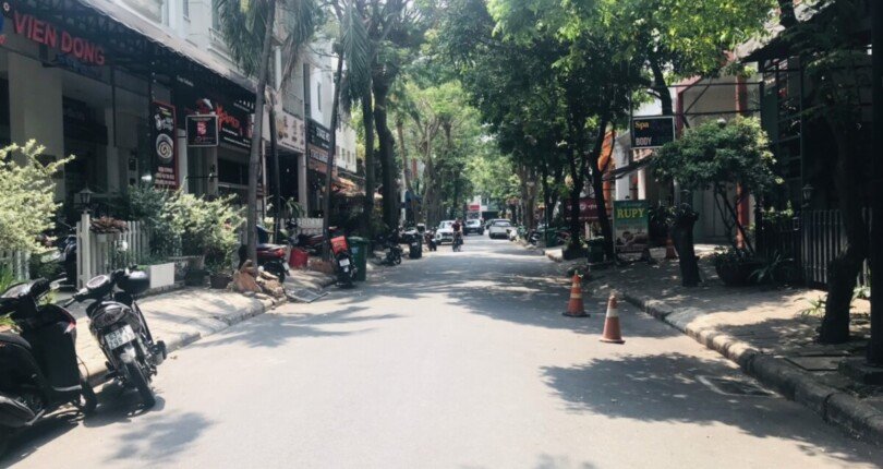 duong noi khu hung phuoc 3 phuong tan phong quan 7 810x430 - Giá mua bán tòa nhà khách sạn Twins Hotel nội khu Hưng Phước 3 Phú Mỹ Hưng Quận 7 T12/2024