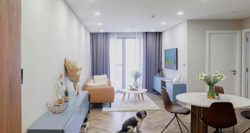 hinh anh phong khach can ho can ban 2 810x430 - Cần bán căn hộ chung cư Scenic Valley 1, 77m2, căn góc, giá 5.8 tỷ , nội thất căn hộ đầy đủ, xem nhà dễ.