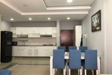 khong gian bep phong an rong rai 385x258 - Giá mua bán căn hộ 3pn chung cư Sky Garden 2 Phú Mỹ Hưng Quận 7 T12/2024