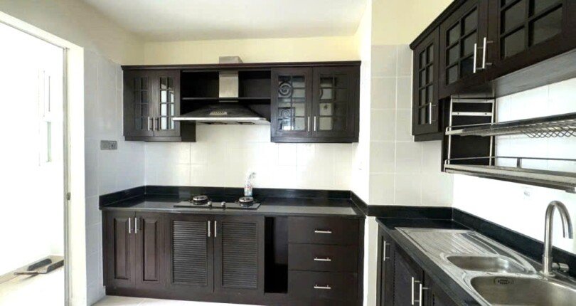 khong gian bep rong rai 7 810x430 - Giá mua bán căn hộ 2 phòng ngủ 88m2 chung cư Phú Mỹ Hoàng Quốc Việt Quận 7 T12/2024
