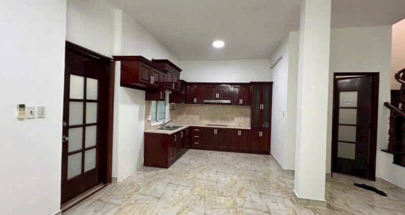 khong gian bep rong rai 810x430 - Giá cho thuê nhà Biệt thự nguyên căn khu Mỹ Kim 2 Phú Mỹ Hưng Quận 7 T12/2024