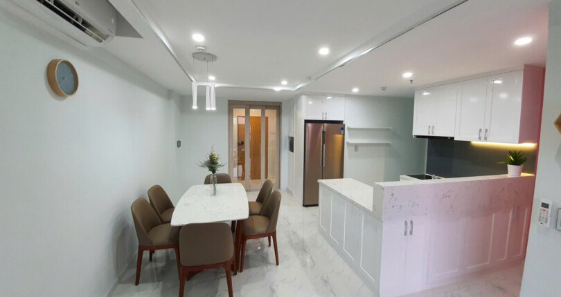 khong gian bep va phong an rong rai 1 810x430 - Giá mua bán căn hộ 2pn block A chung cư Scenic Valley 2 Phú Mỹ Hưng Quận 7 T12/2024
