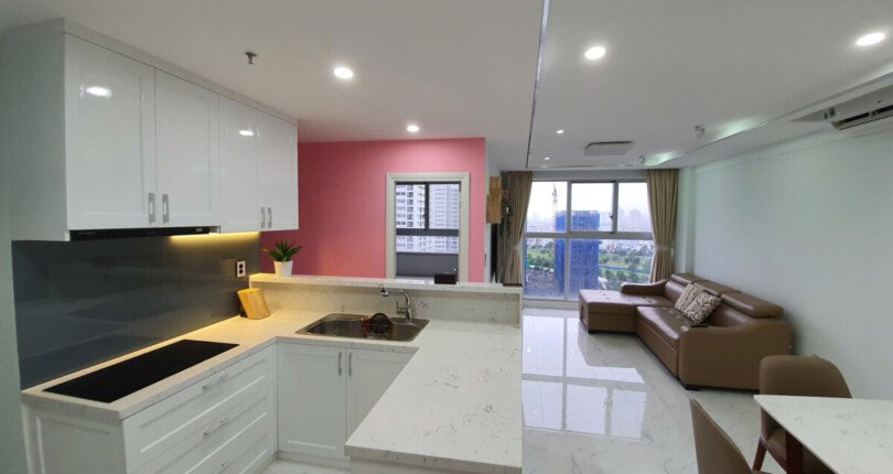 khong gian bep va phong khach rong rai 810x430 - Giá mua bán căn hộ 2pn block A chung cư Scenic Valley 2 Phú Mỹ Hưng Quận 7 T12/2024