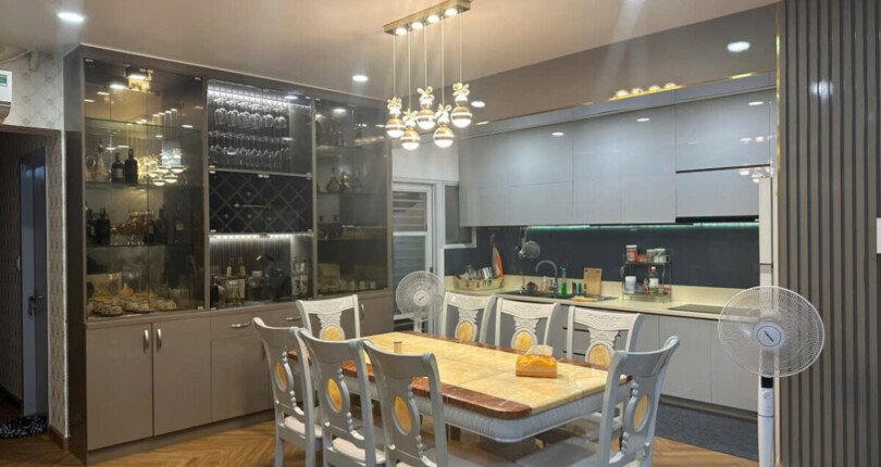 khong gian phong an va bep 810x430 - Giá mua bán căn hộ 4pn Block L Khu R15 chung cư Happy Valley Phú Mỹ Hưng Quận 7 T12/2024