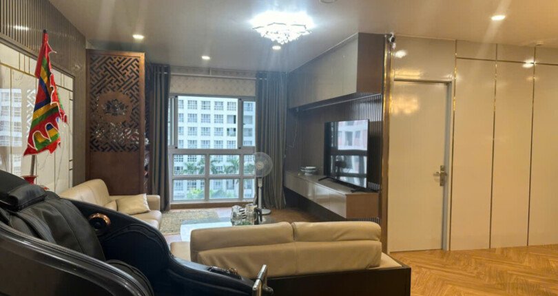 khong gian phong khach can ho 810x430 - Giá mua bán căn hộ 4pn Block L Khu R15 chung cư Happy Valley Phú Mỹ Hưng Quận 7 T12/2024