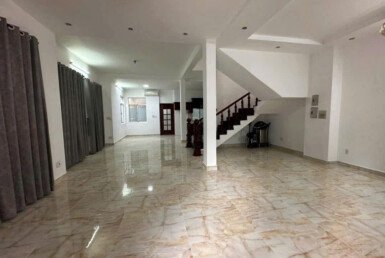 khong-gian-phong-khach-tang-tret-sang-trong