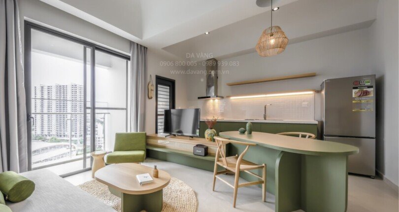 khong gian phong khach va bep 810x430 - Giá mua bán căn hộ 3 phòng ngủ block B chung cư Hưng Phúc Premier Quận 7 T12/2024