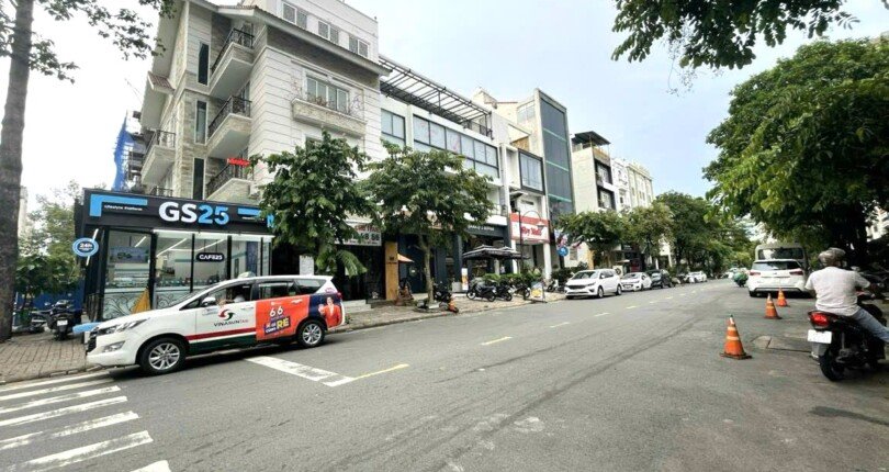 mat duong le van thiem 810x430 - Giá mua bán tòa nhà văn phòng góc đường Lê Văn Thiêm và Phạm Văn Nghị Quận 7 T12/2024