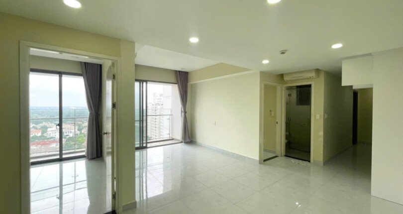 phong khach can ho ban 2 810x430 - Bán căn hộ chung cư Hưng Phúc, 78m2, 02pn, giá 5.4 tỷ, view Biệt Thự, xem nhà dễ.