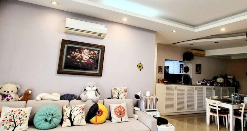 phong khach can ho ban 36 810x430 - Giá mua bán căn hộ 3 phòng ngủ ban công 20m2 chung cư Grand View Quận 7 T12/2024